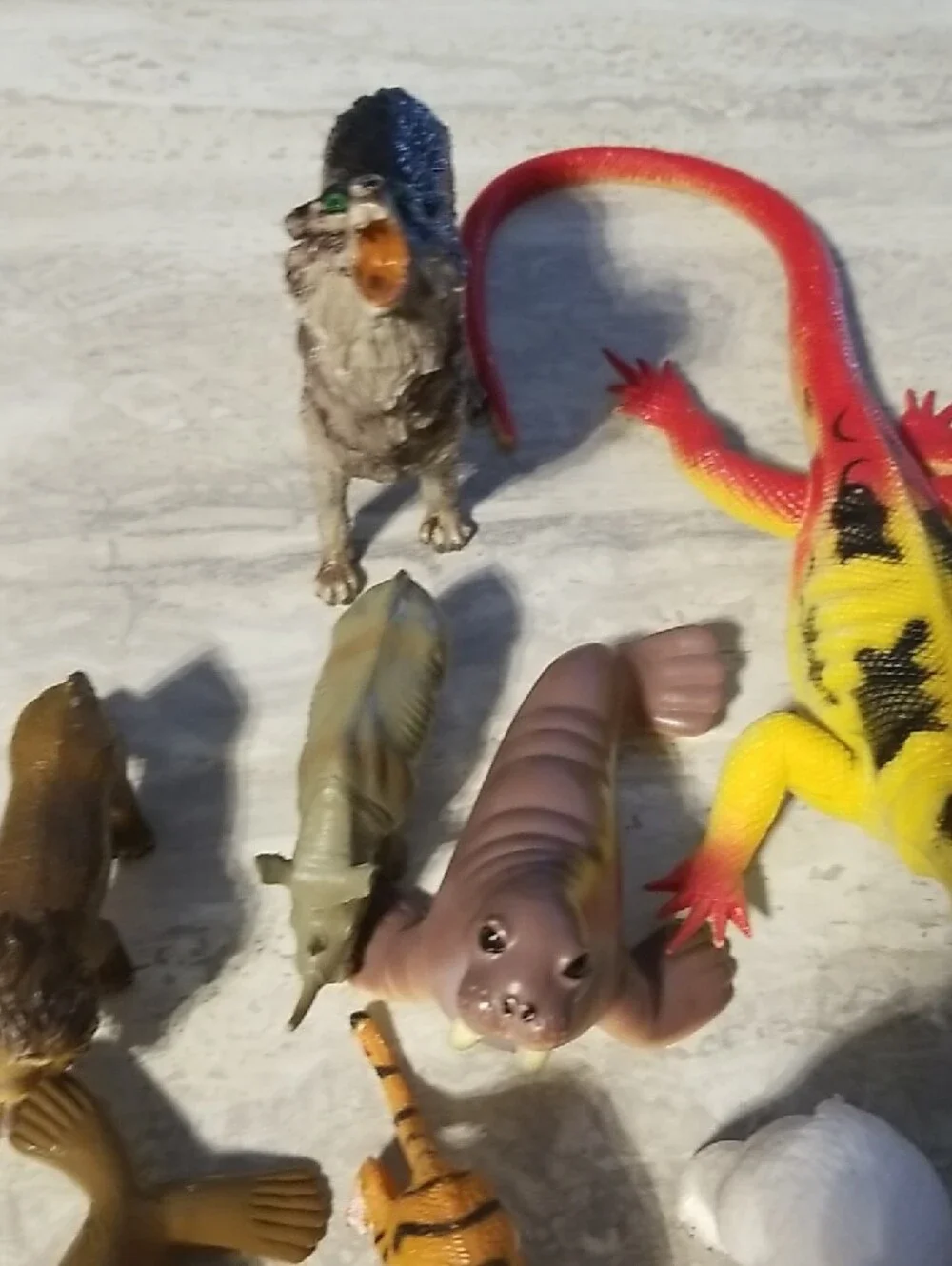 Mixed Animal Figurine Lot - Colorful Animals - Picture 6 of 7